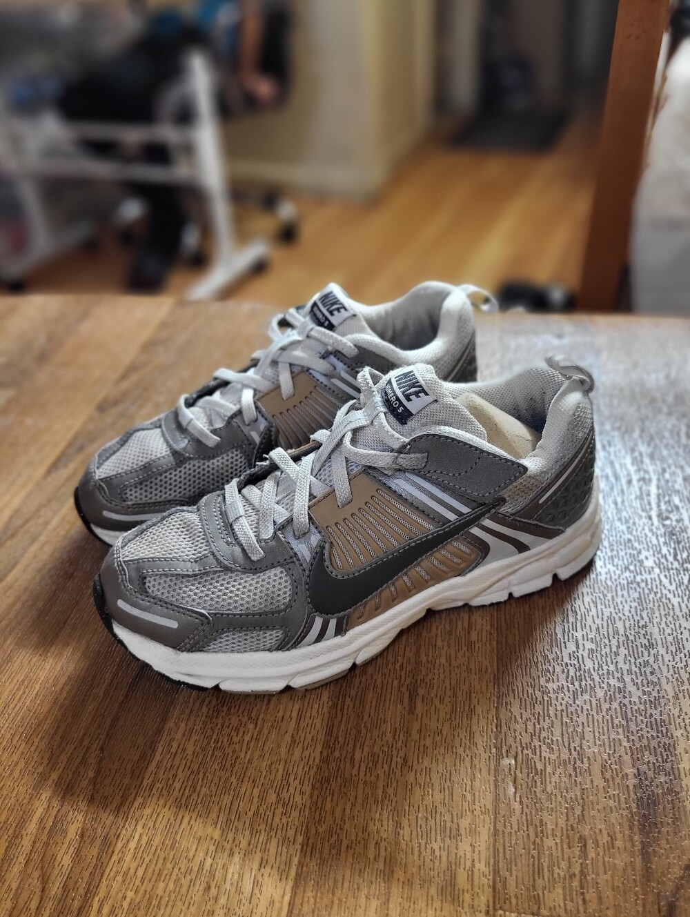 Nike Air Zoom Vomero 5 Light Iron Ore Youth Size 3Y Authentic Trainer Low